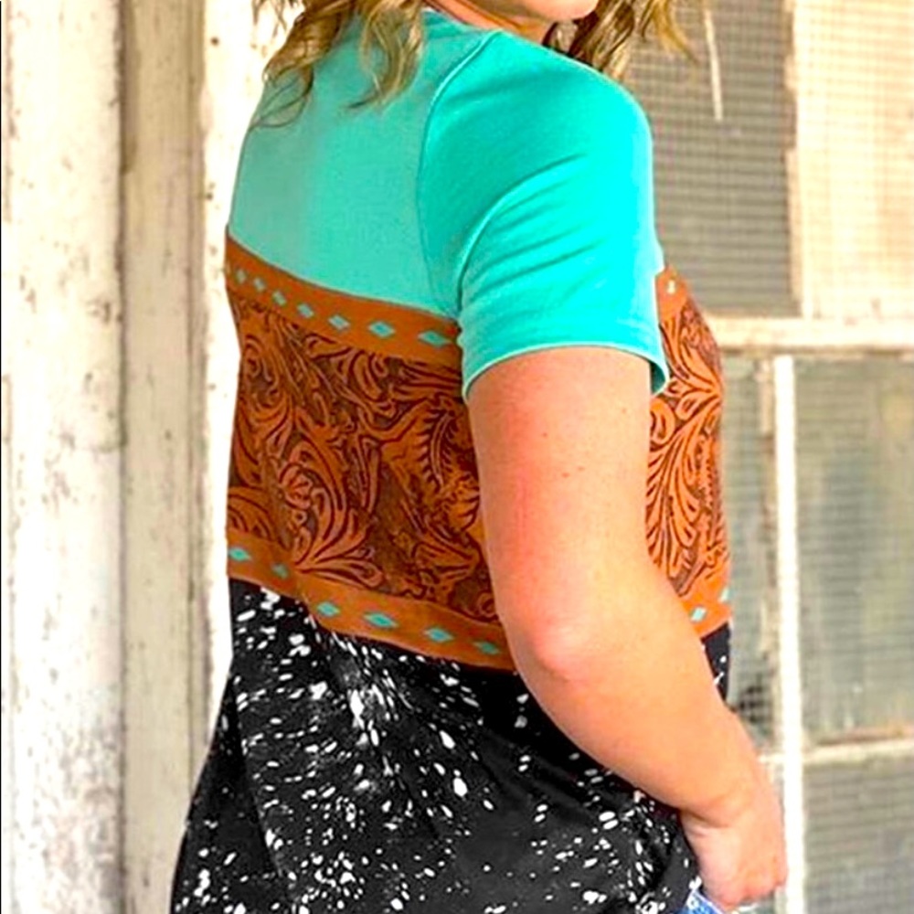 Green Tee w/ Tooled Leather and Black&White Design - Picture 4 of 5